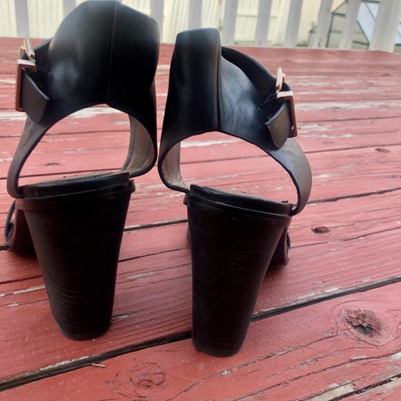 BCBG stacked leather asymmetrical sandals - Picture 4 of 6